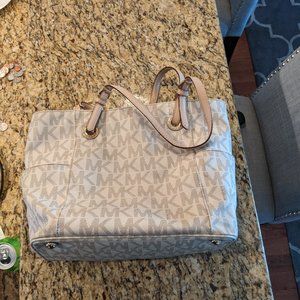 Michael Kors Jet Set Tote